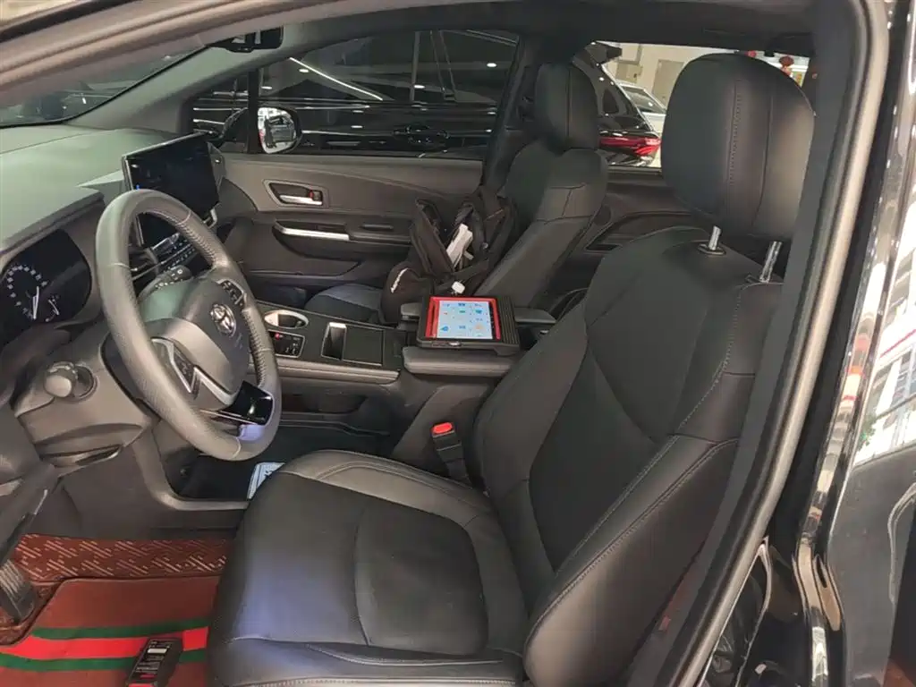 Toyota Sienna 2021 2.5L Hybrid Premium Edition фото 15