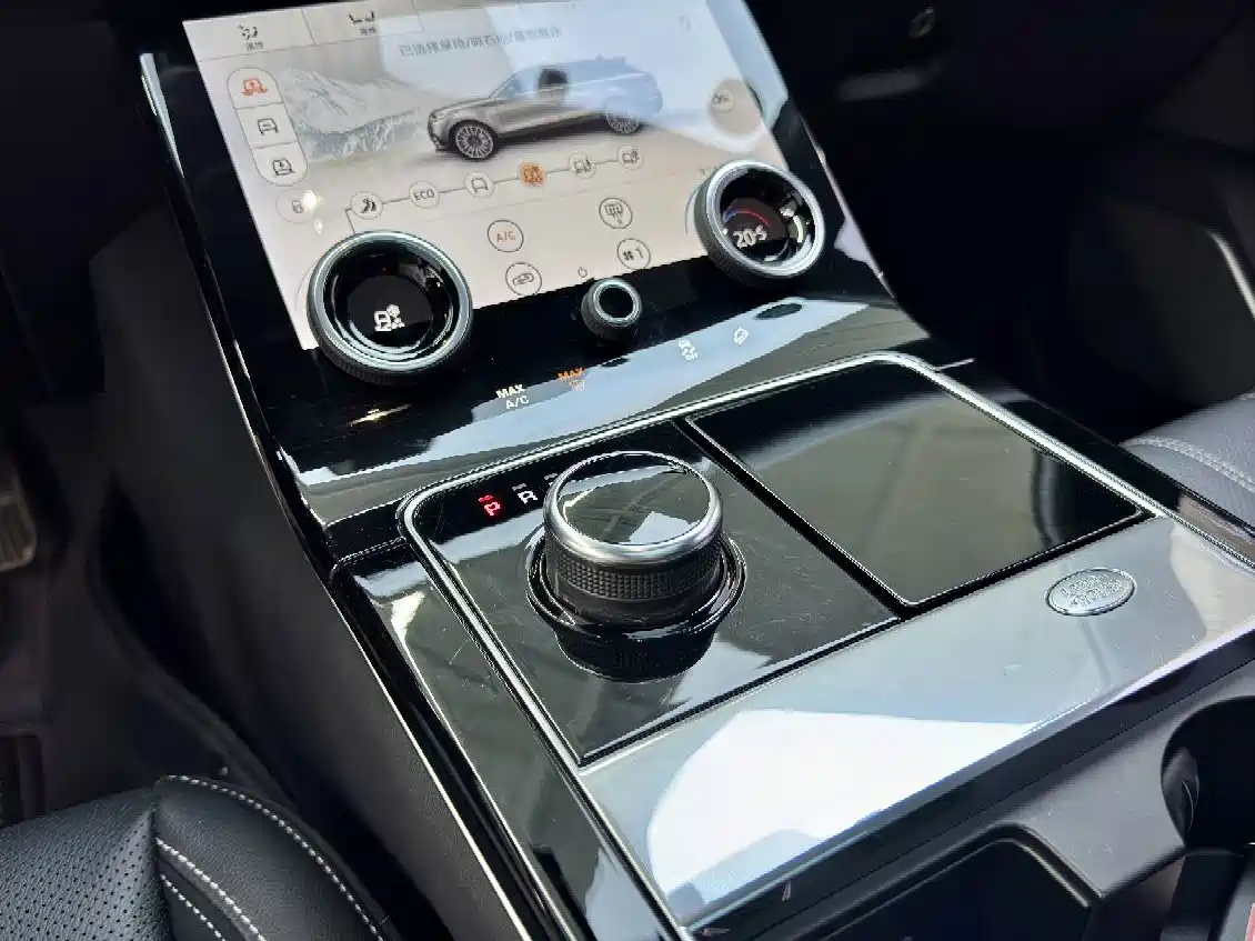 Фото 9 - Land Rover Range Rover Velar