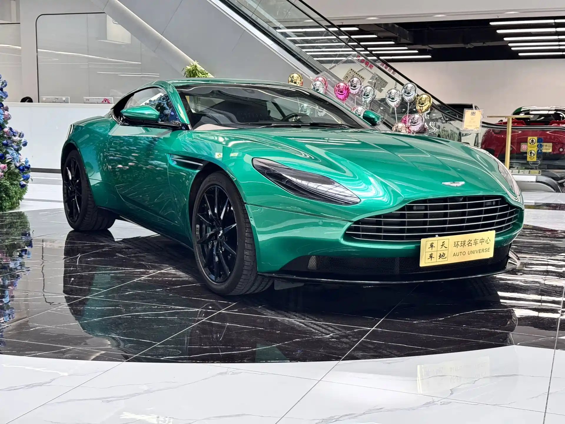 Фото 3 - Aston Martin DB11