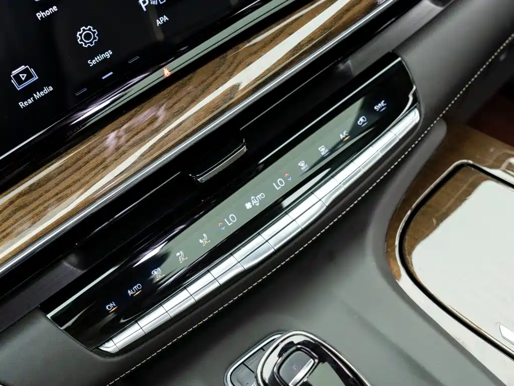 Фото 27 - Cadillac Escalade