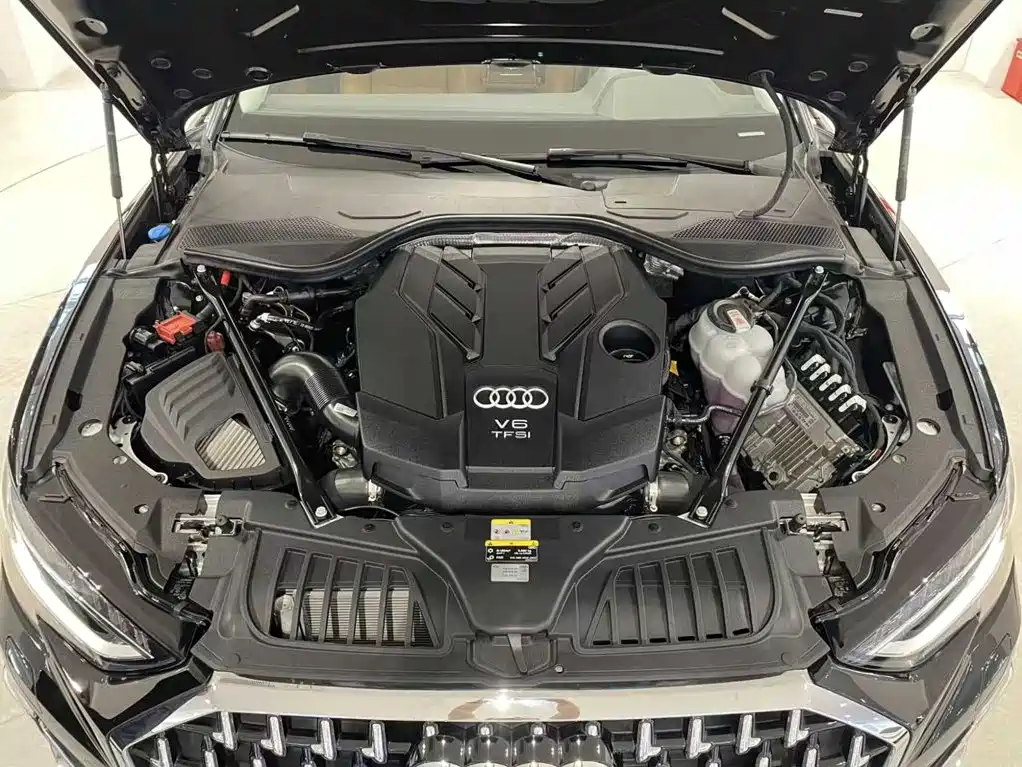 Photo 9 - Audi A8