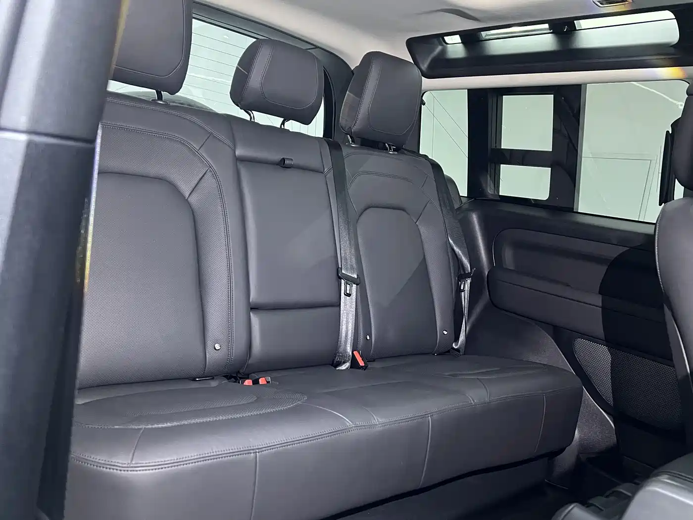 Land Rover Defender 2023 Facelift 90 3.0T P400 XS фото 34