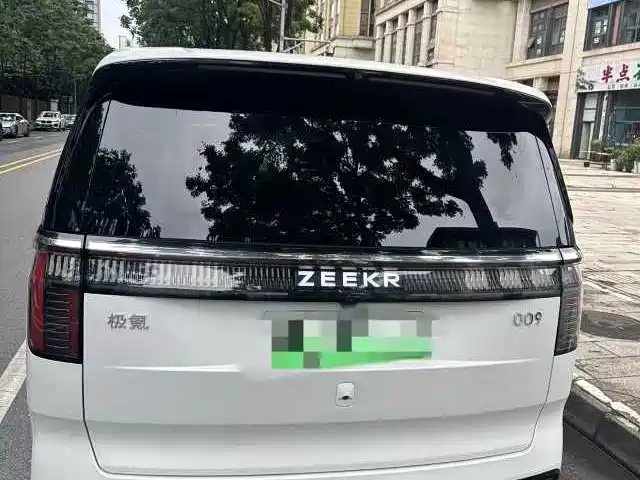 ZEEKR 009 2024 2024 6-seat Executive AWD 108kWh