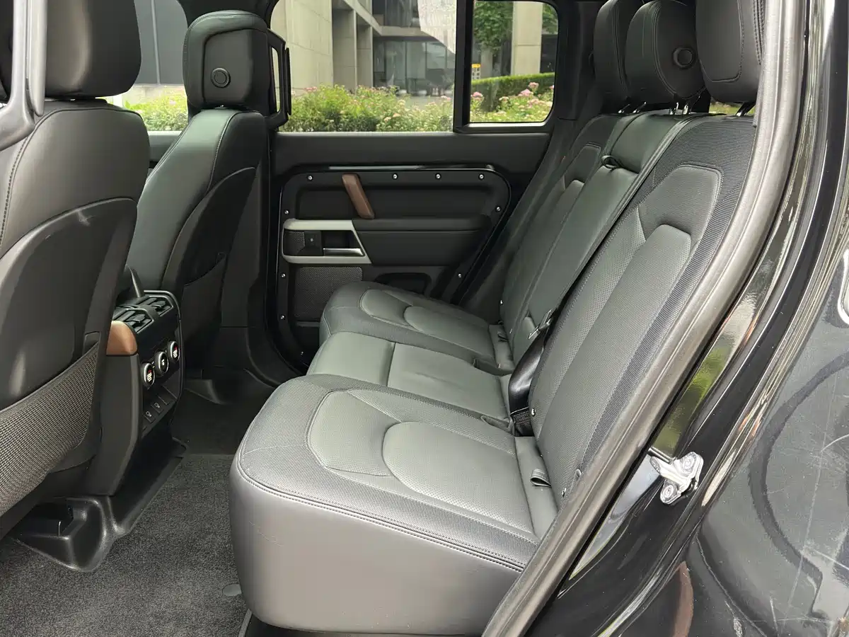 Land Rover Defender 2024 110 3.0T P400 X-DYNAMIC HSE фото 16