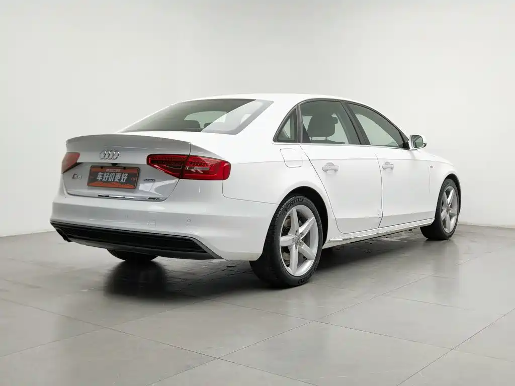 Фото 2 - Audi A4L