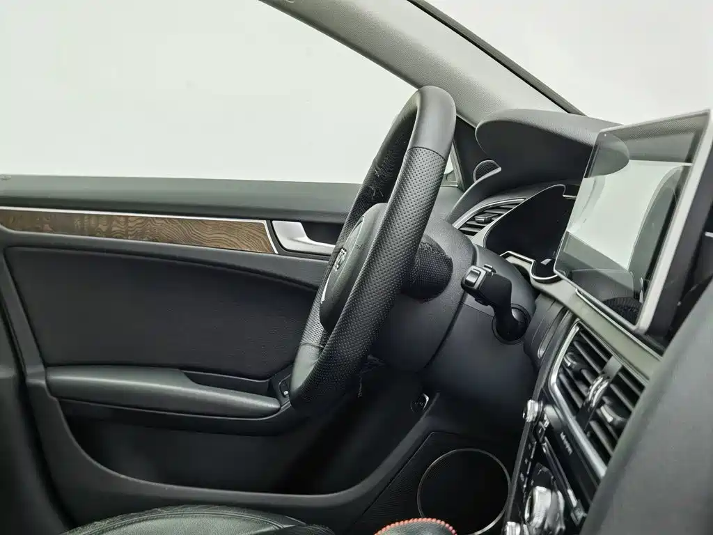 Фото 22 - Audi A4L
