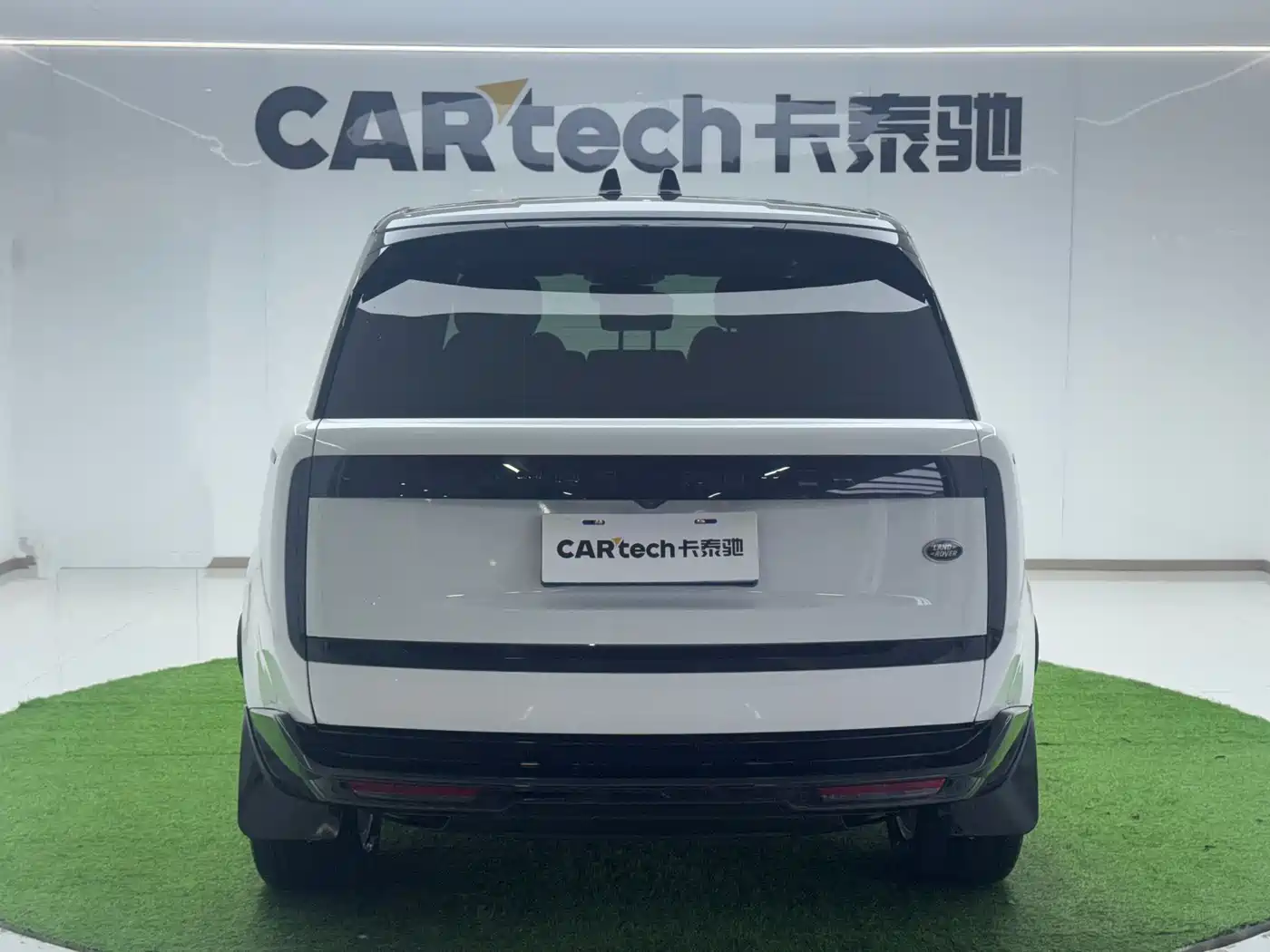 Land Rover Range Rover 2024 3.0 L6 400PS Golden Age Extended 7-Seater фото 5