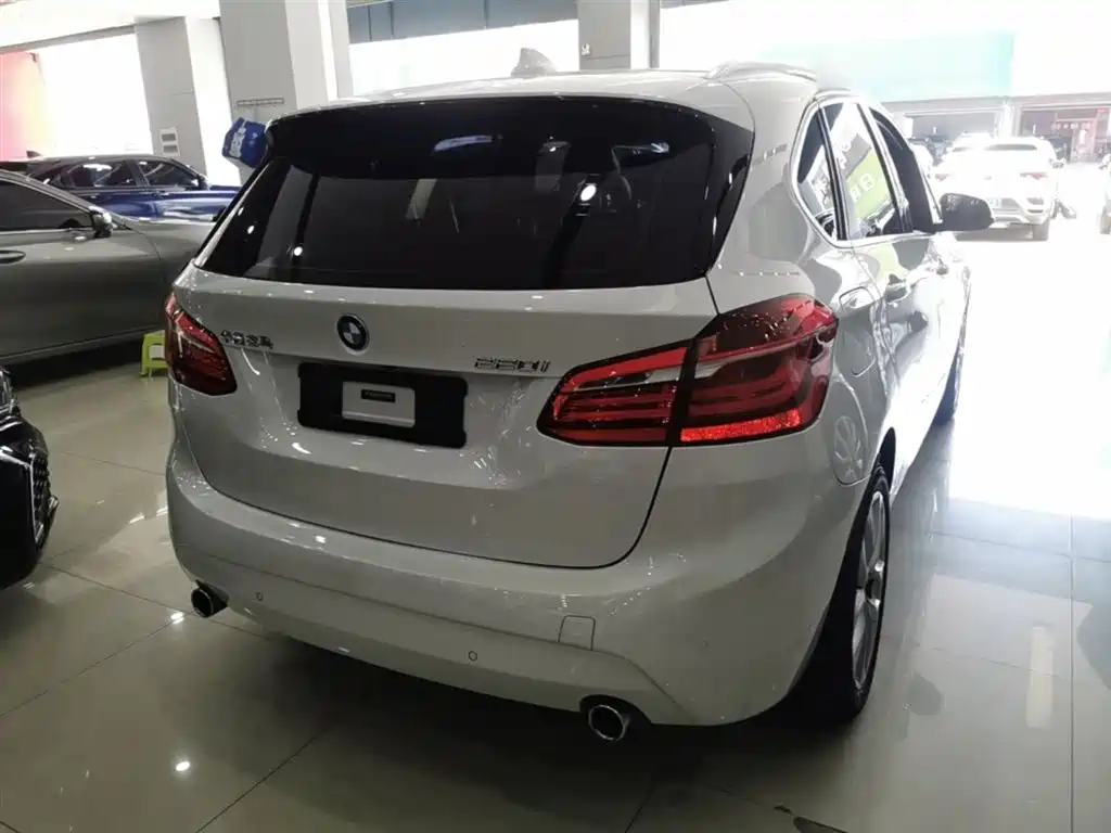 BMW 2 Series Touring 2016 220i Leading Model фото 7