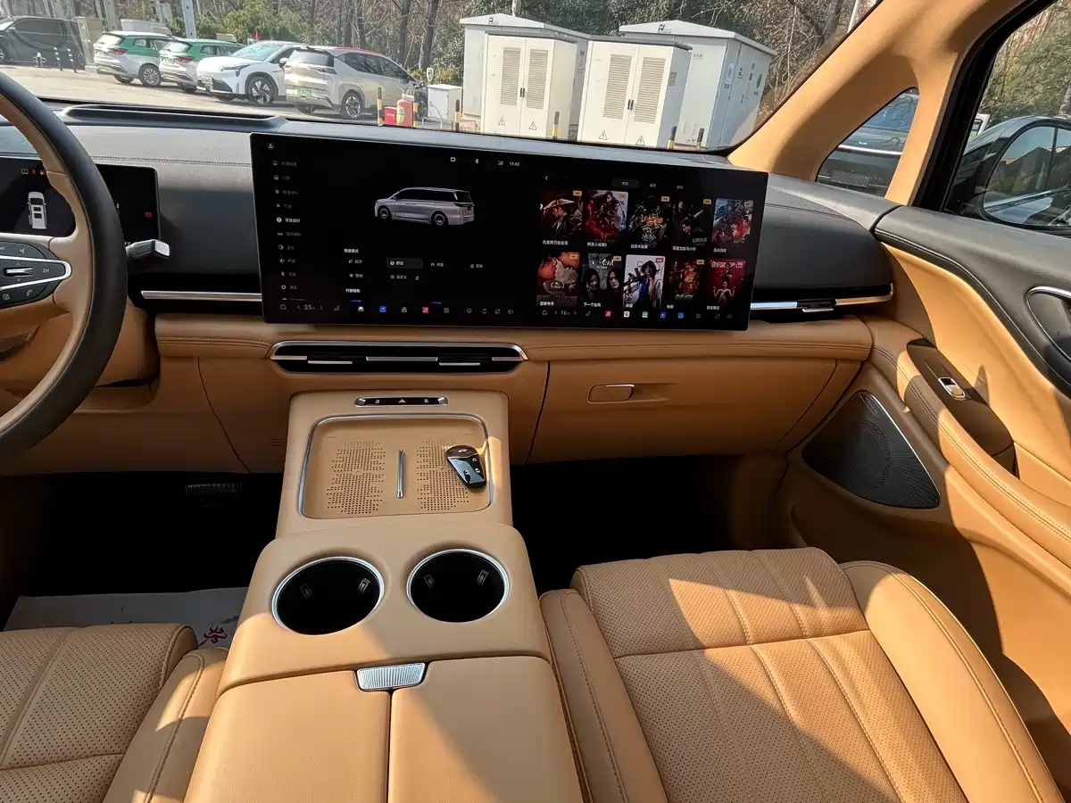 Voyah Auto Voyah Dreamer 2025 PHEV AWD Flagship Kunpeng Edition фото 21
