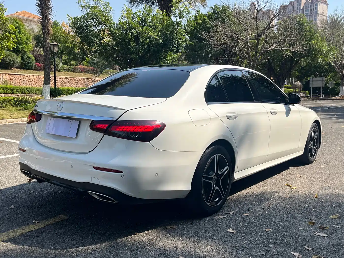 MERCEDES-BENZ E CLASS