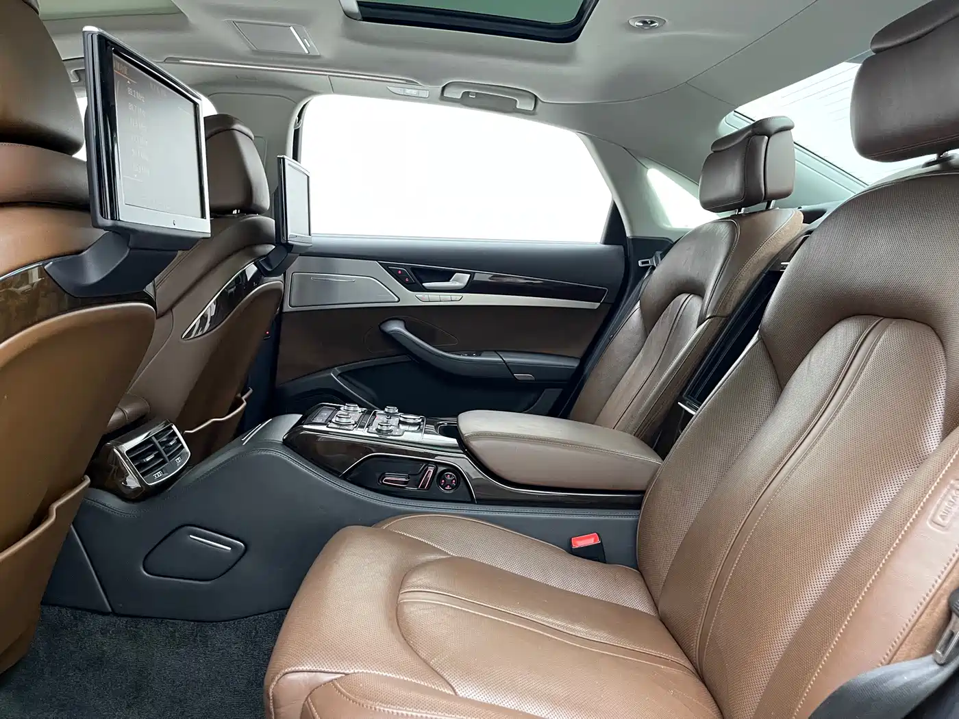 Photo 9 - Audi A8