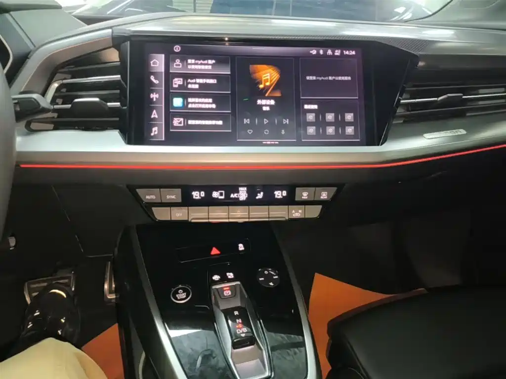 Audi Q4 e-tron 2024 40 e-tron Pioneer Edition фото 13