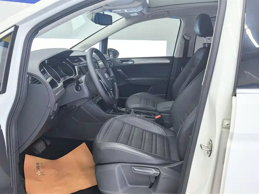 Volkswagen Touran 2018 Touran L 280TSI DSG Frontier Edition 7-Seater China V фото 9