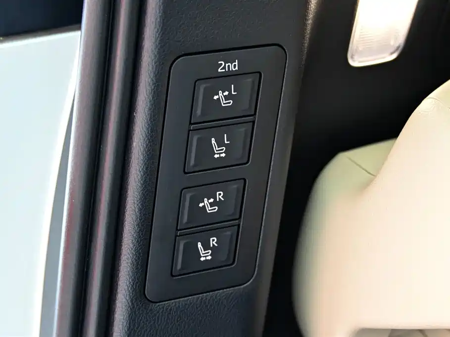 Toyota Vellfire 2024 Crown Hybrid 2.5L Executive Premium Edition фото 32