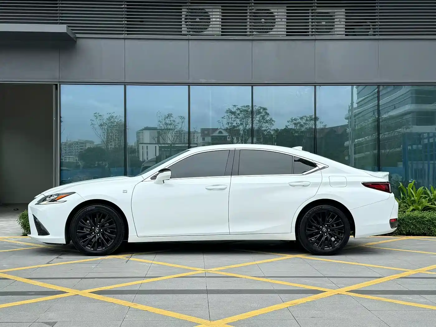 Lexus ES 2021 260 Premium Edition фото 3