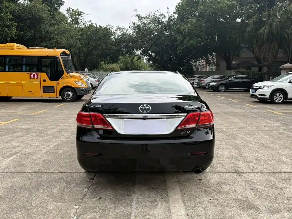 Фото 4 - Toyota Camry