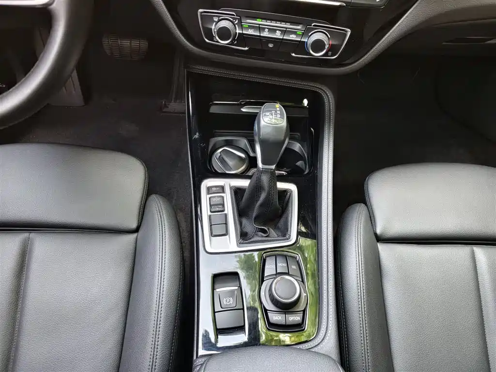 BMW 1 Series 2017 118i Sport фото 7