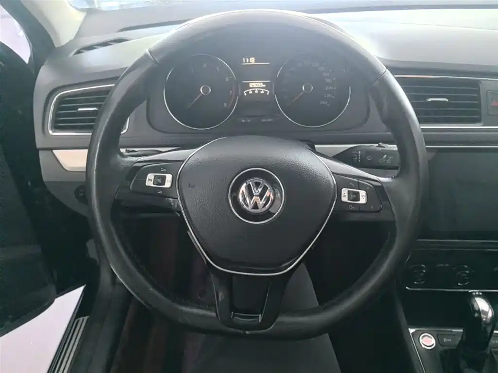 Volkswagen Lavida 2017 230TSI DSG Comfort Edition фото 11