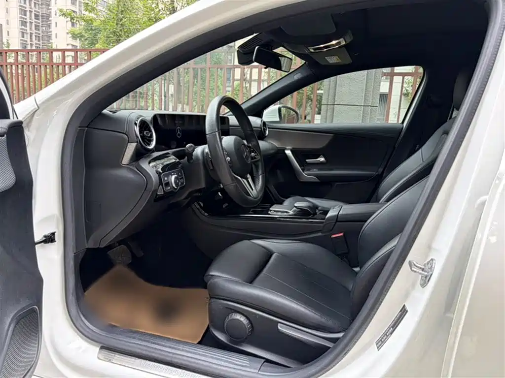 Mercedes-Benz A-Class 2020 Facelift A 180 L Sport Sedan фото 12