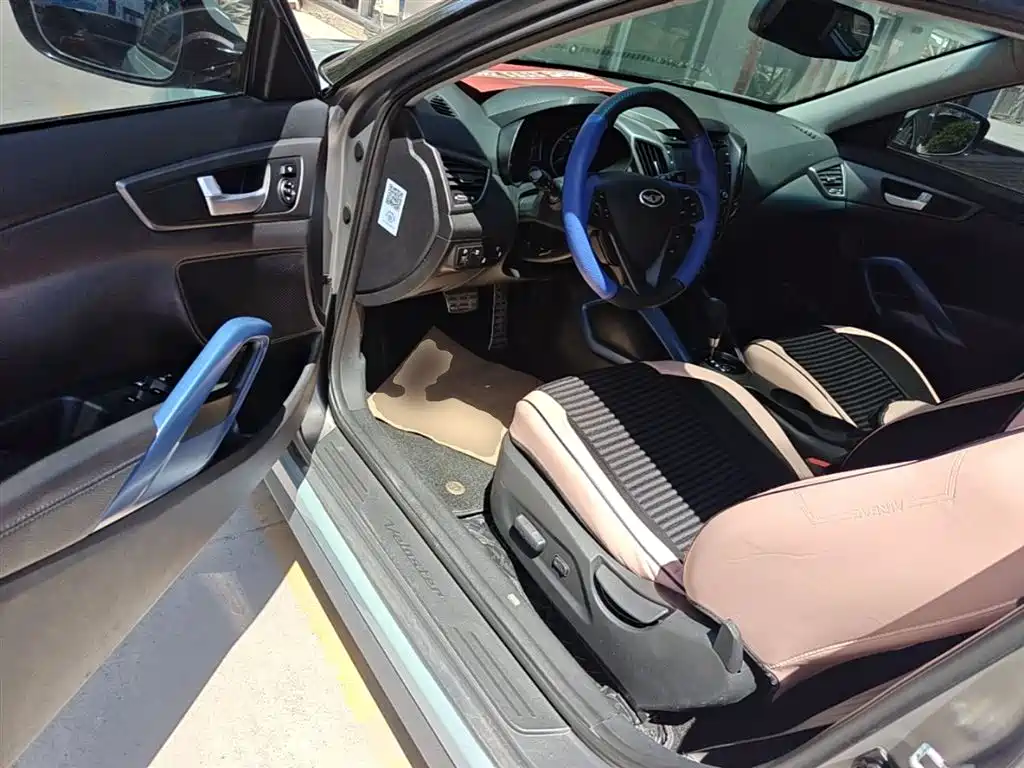 Hyundai Veloster 2012 1.6T Automatic Luxury фото 16