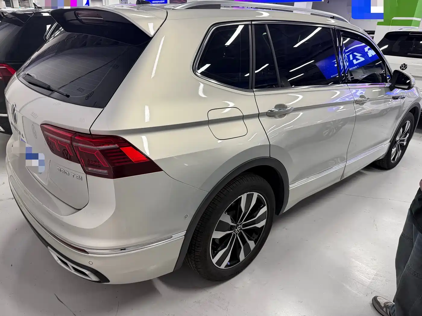 Volkswagen Tiguan L 2022 330TSI Auto 2WD R-Line Premium Edition фото 11