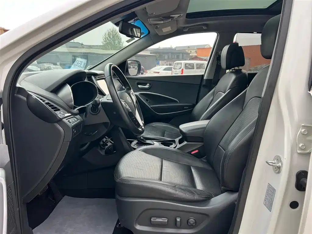Hyundai Santa Fe 2013 Model 2.4L Automatic 2WD Smart фото 9