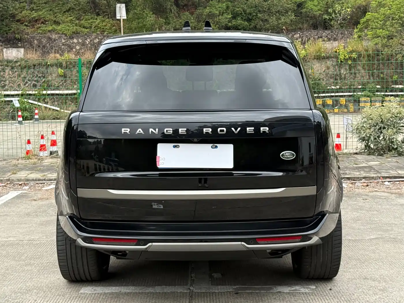 Land Rover Range Rover 2023 3.0 L6 400PS Golden Age 7-Seater Long Wheelbase фото 15
