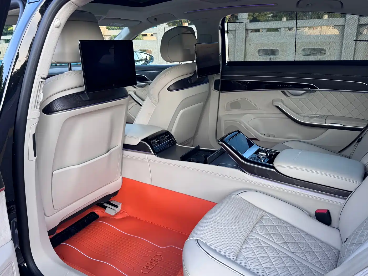 Фото 9 - Audi A8