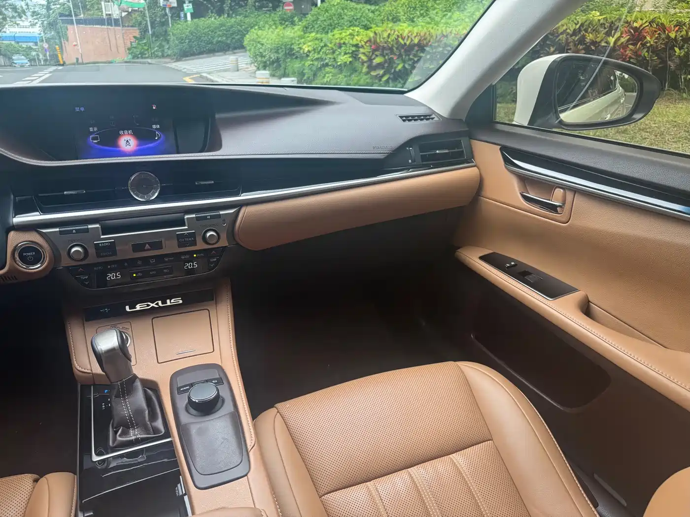 Lexus ES 2015 300h Comfort Edition фото 15
