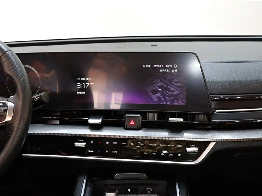 KIA LION PLATINUM EXPANDS THE WORLD