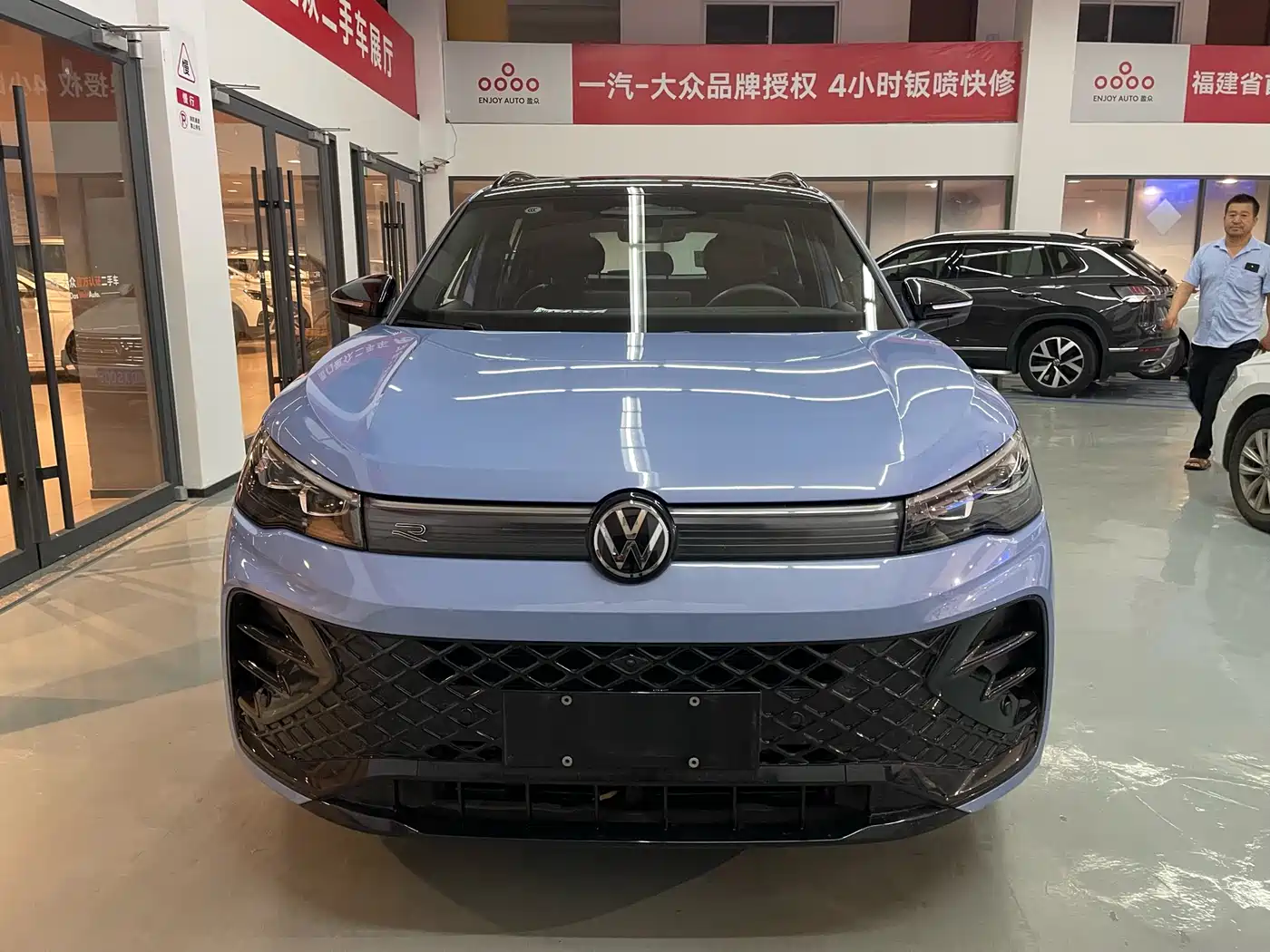 Volkswagen Tiguan L 2024 PRO 380TSI 4WD R-Line Premium Edition фото 2