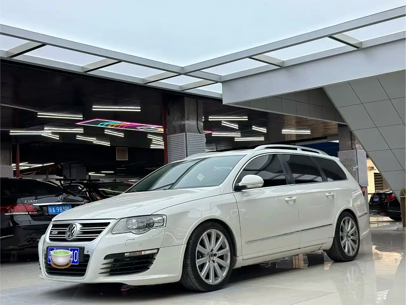 Volkswagen Passat 2008 Volkswagen R36 Wagon фото 2