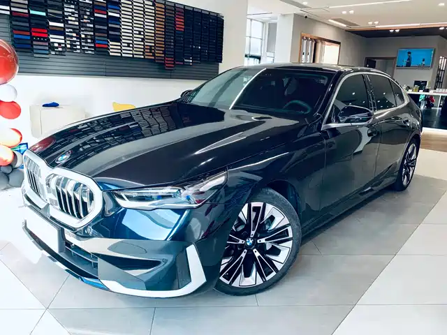 BMW 5 Series 2025 530Li Premium Luxury Package — фото 1