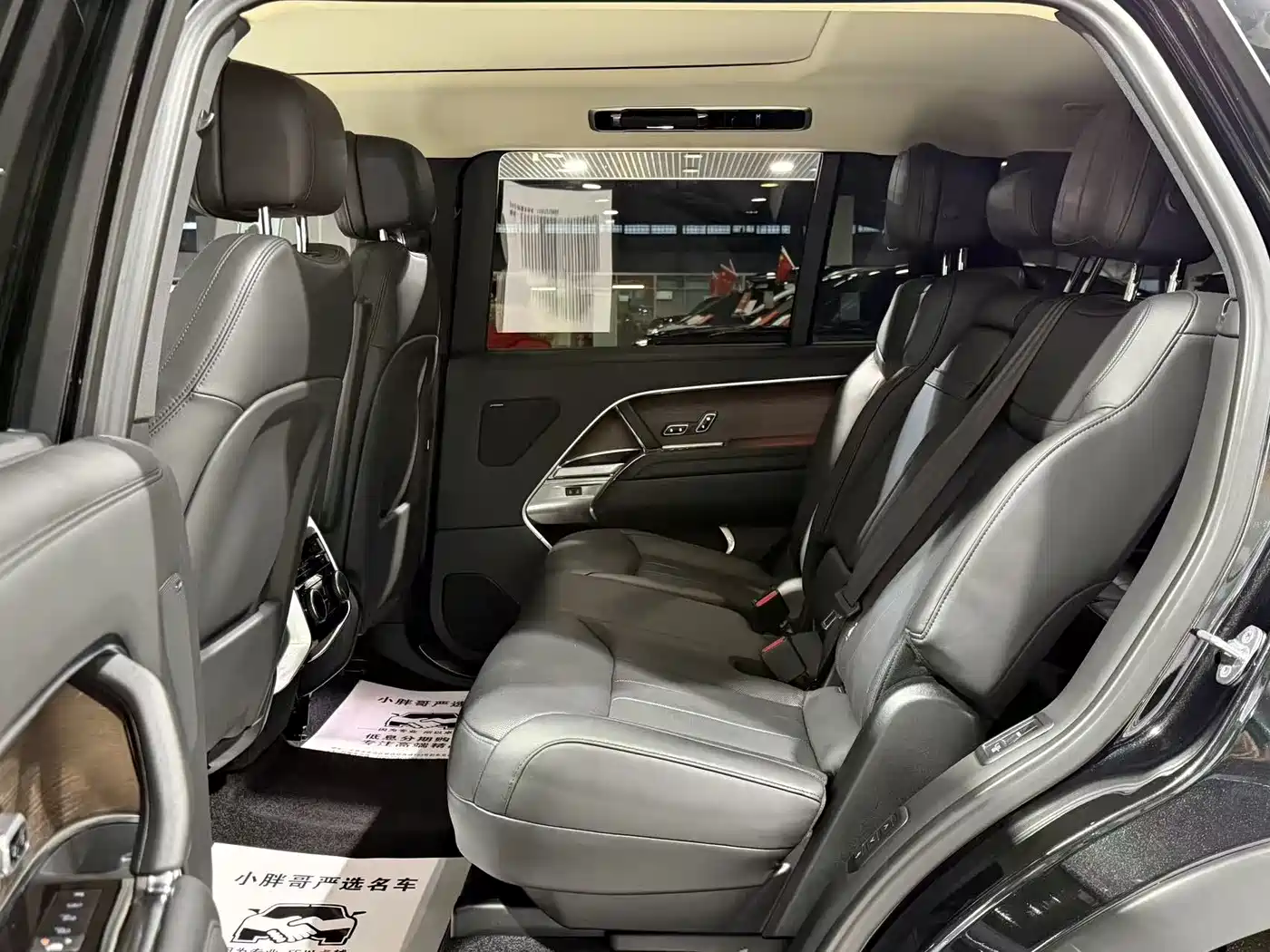 Land Rover Range Rover 2023 3.0 L6 400PS Golden Age 7-Seater Long Wheelbase фото 13