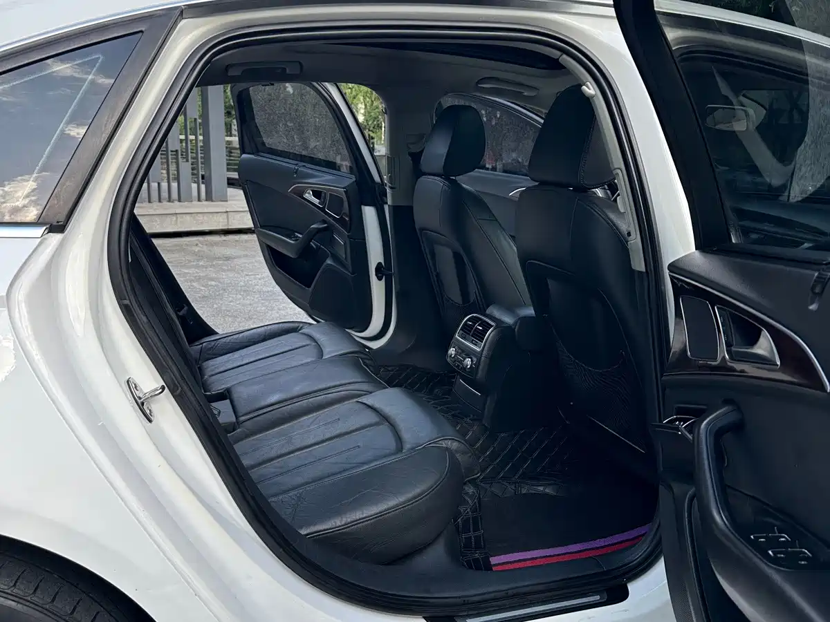 Фото 13 - Audi A6L