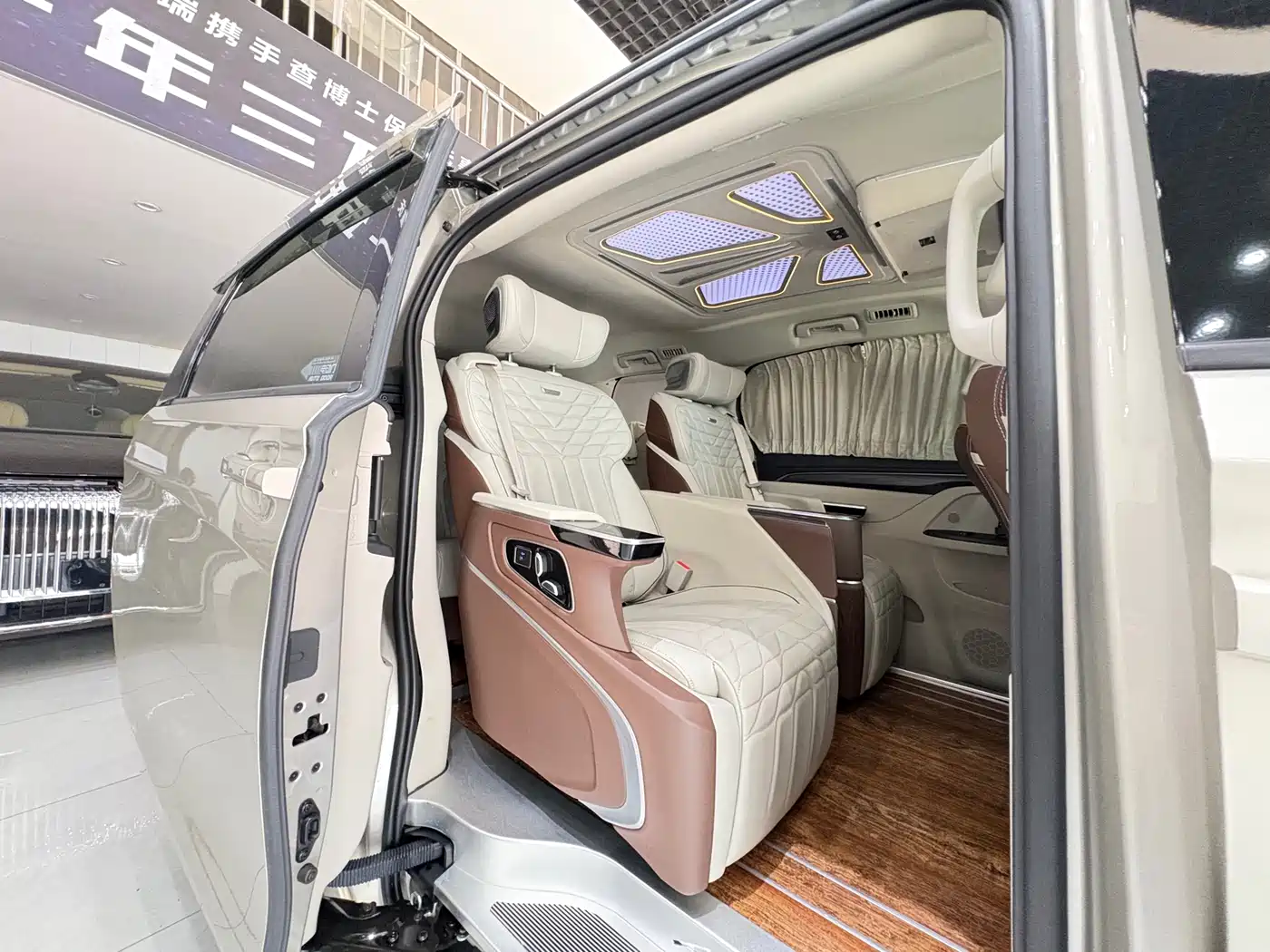 Buick GL8 2022 ES Landmark 653T Comfort фото 18