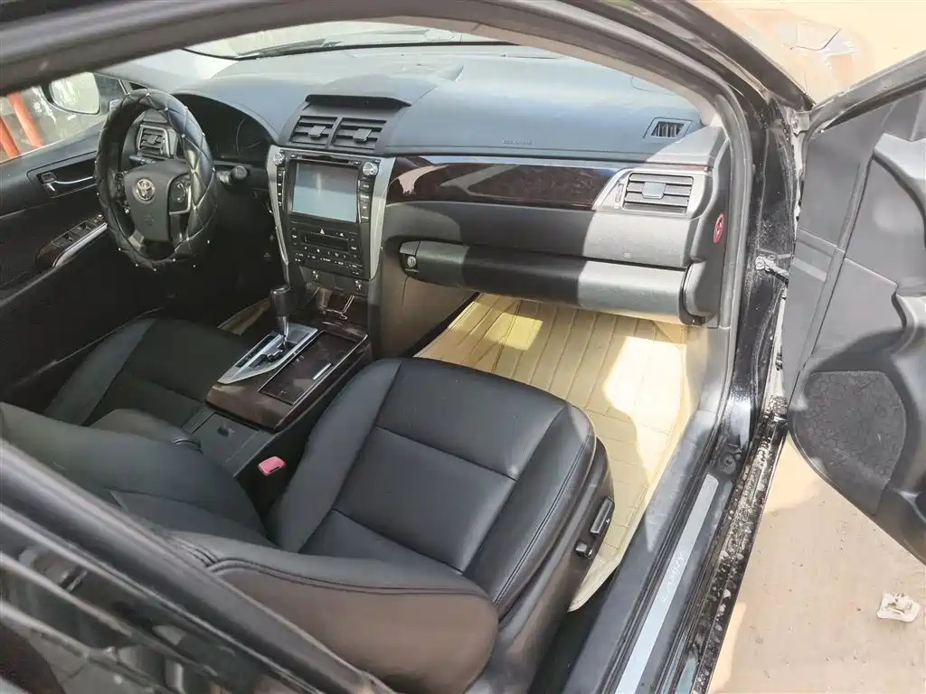 Toyota Camry 2015 2.5G Luxury Navigation Edition фото 11