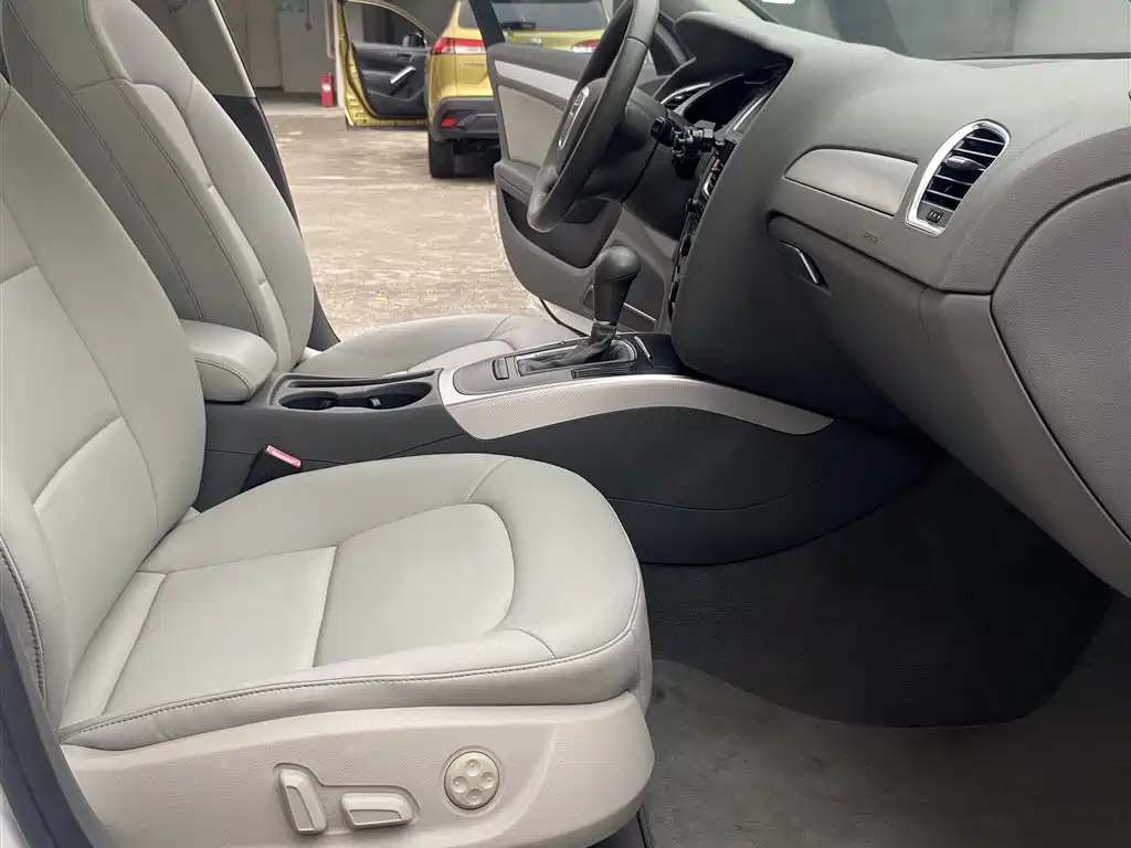 Audi A4L 2012 2.0 TFSI Auto Standard фото 7