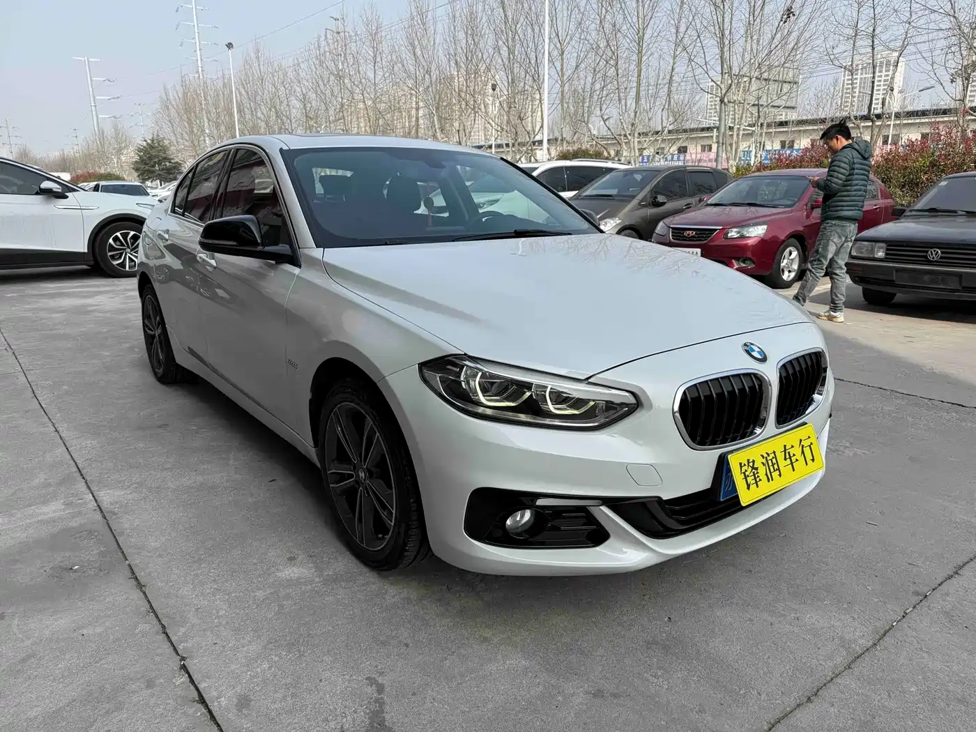 BMW 1 Series 2018 118i Sport Edition фото 3