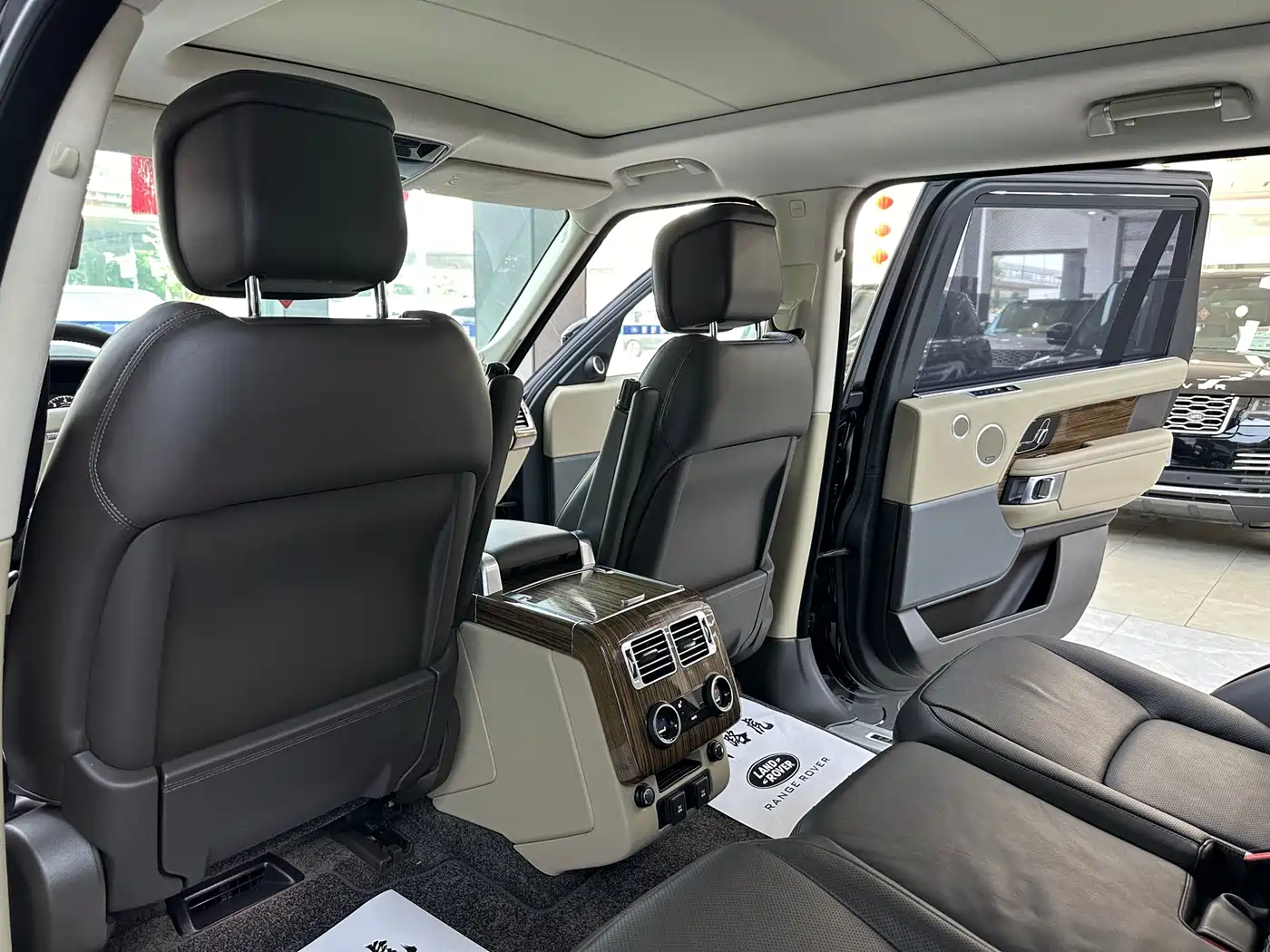 Land Rover Range Rover 2018 3.0 SC V6 Vogue Heritage Extended Edition фото 15