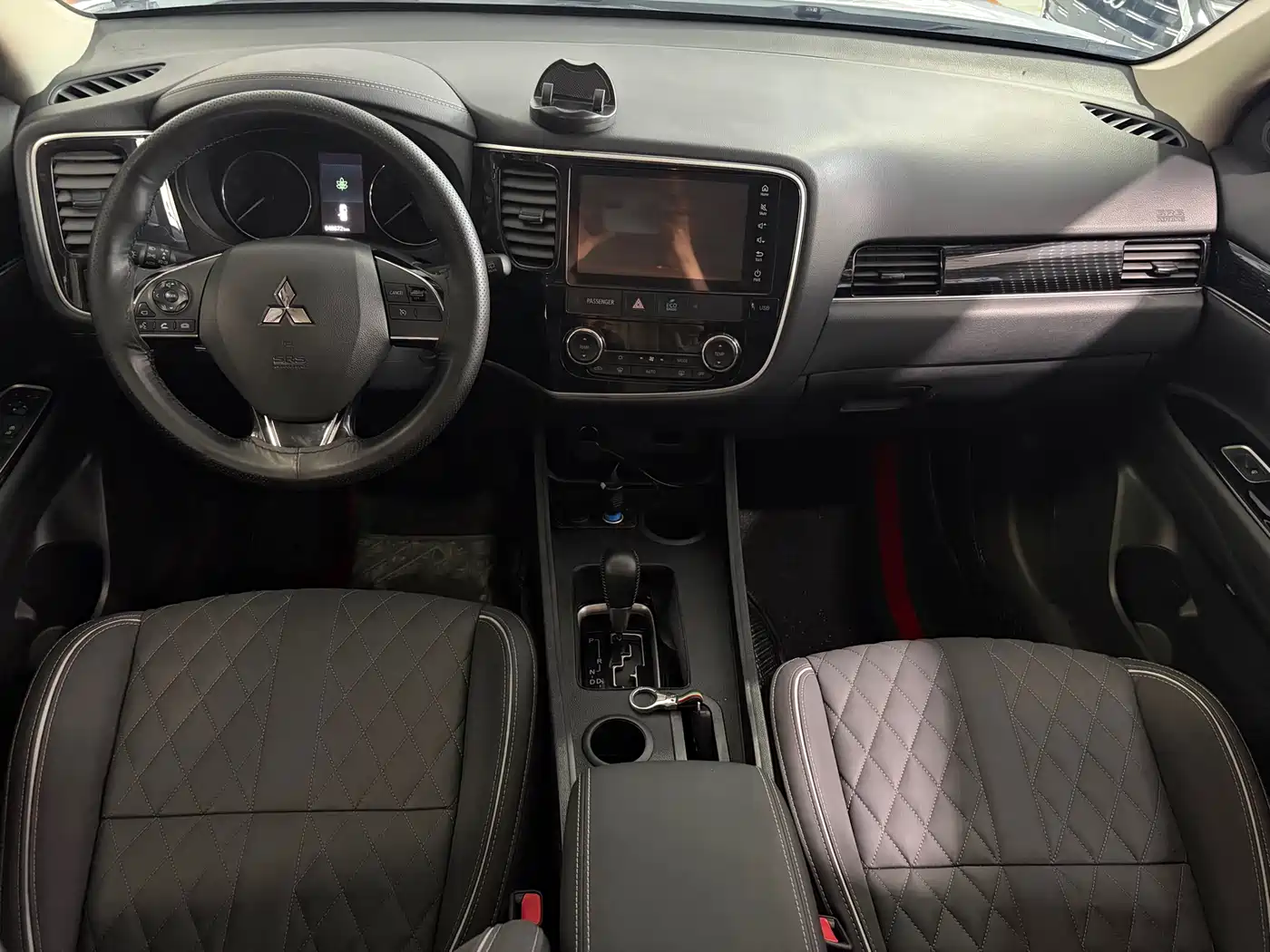 Mitsubishi Outlander 2021 2.0L 2WD Yaodong Edition 5-seater фото 7