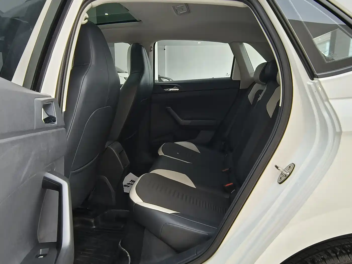 Volkswagen Polo 2019 Plus 1.5L Automatic Colorful Tech Edition фото 10