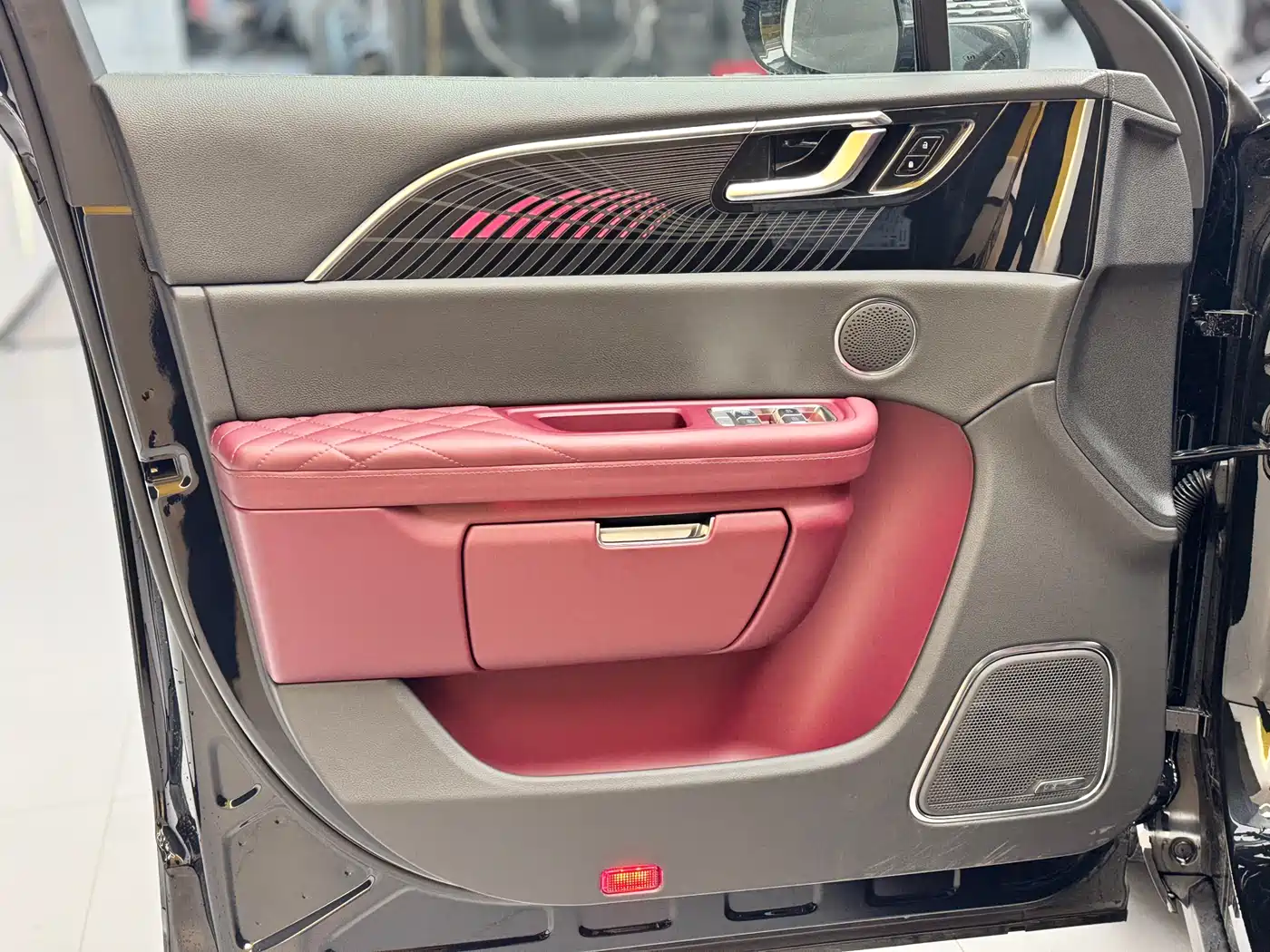 Hongqi E-HS9 2022 690km Qi Xiang Edition (6-seater) фото 11