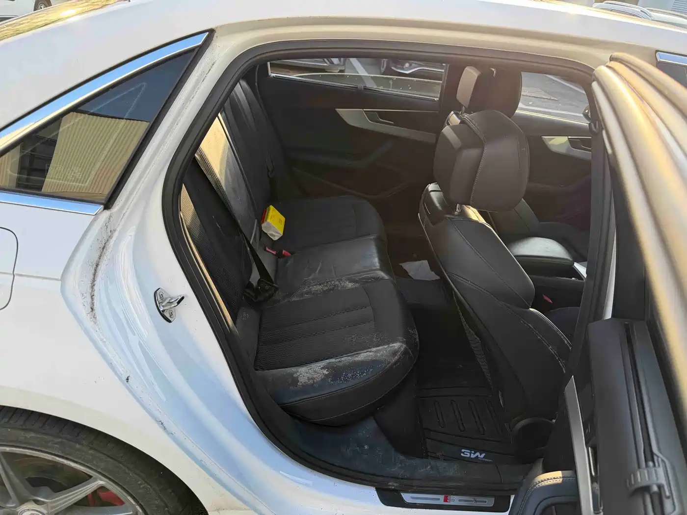 Фото 4 - Audi A4L