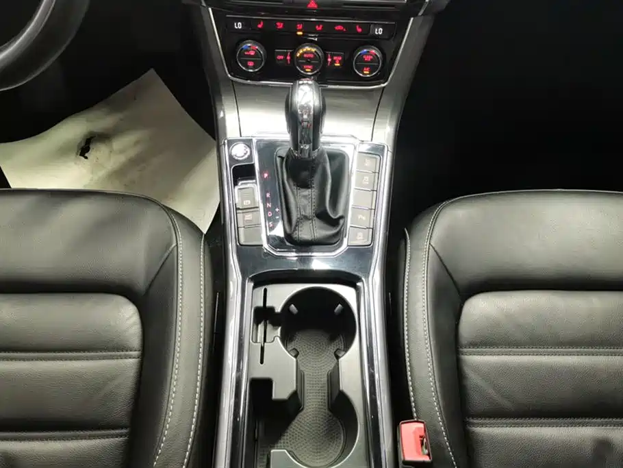 Volkswagen Passat 2017 330TSI DSG Prestige фото 16