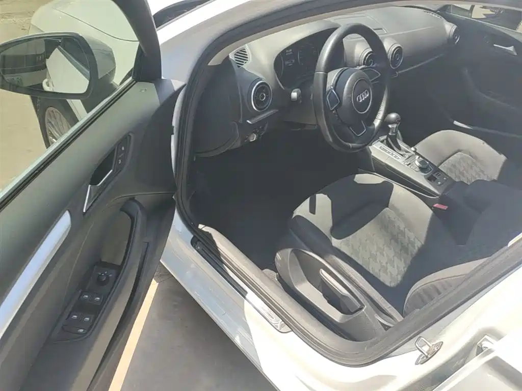 Audi A3 2016 Limousine 35 TFSI Progressive фото 16
