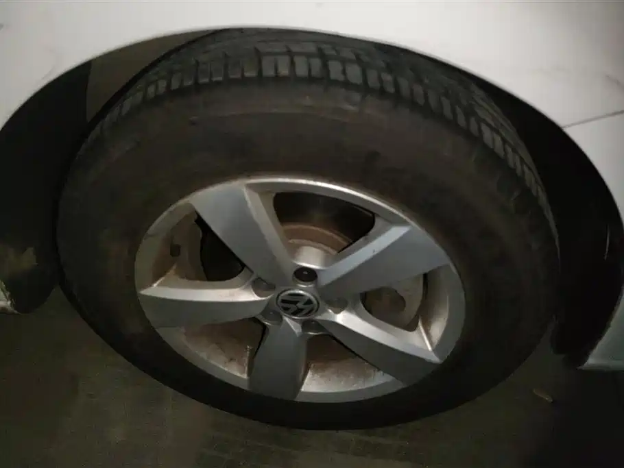 Volkswagen Lavida 2013 1.6L Automatic Trend Edition фото 6
