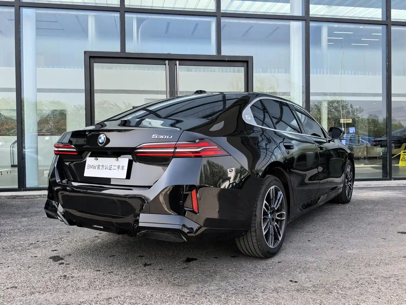 BMW 5 Series 2025 530Li Leading M Sport Package фото 5