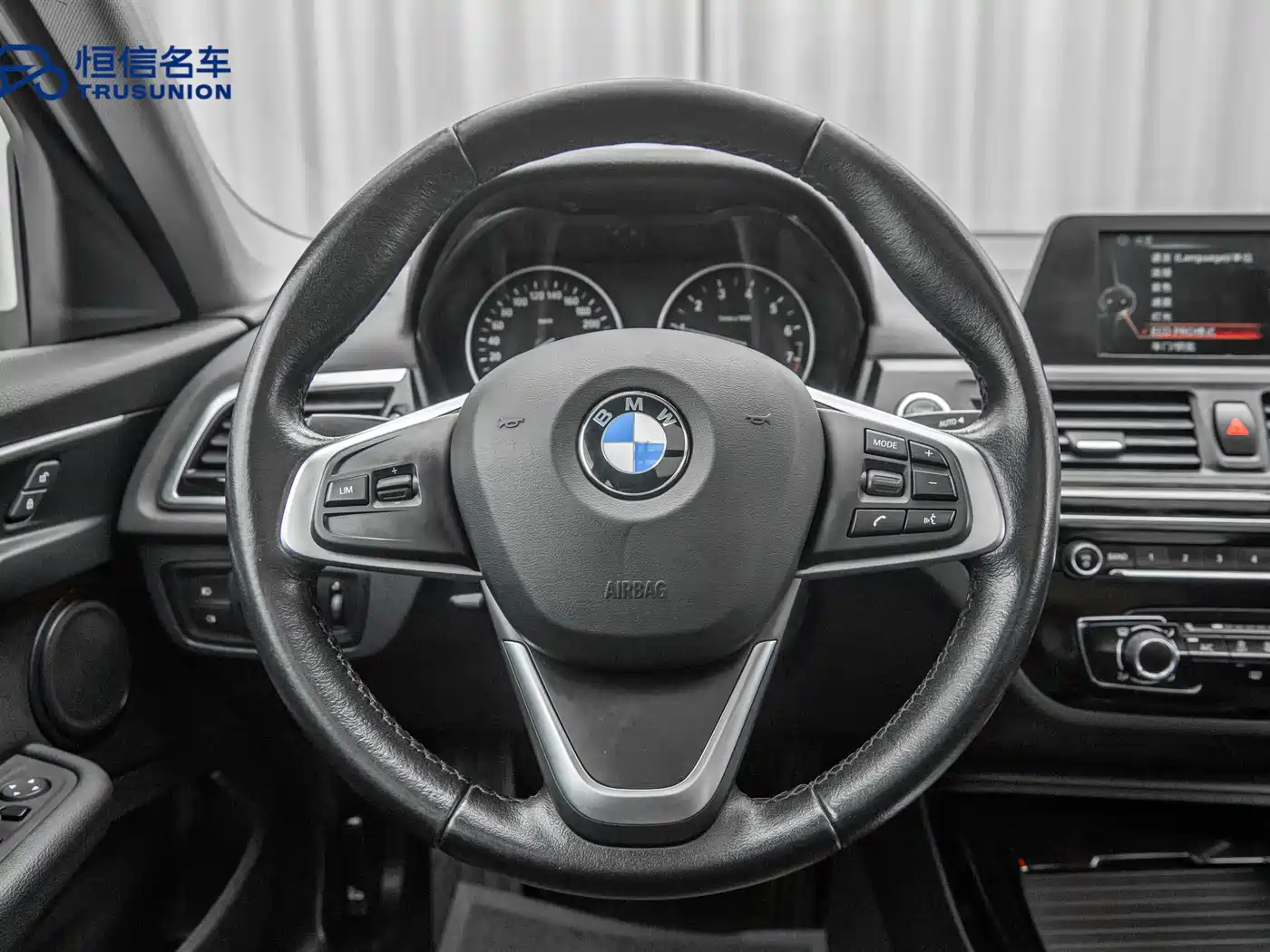 BMW 1 Series 2017 118i Sport фото 17