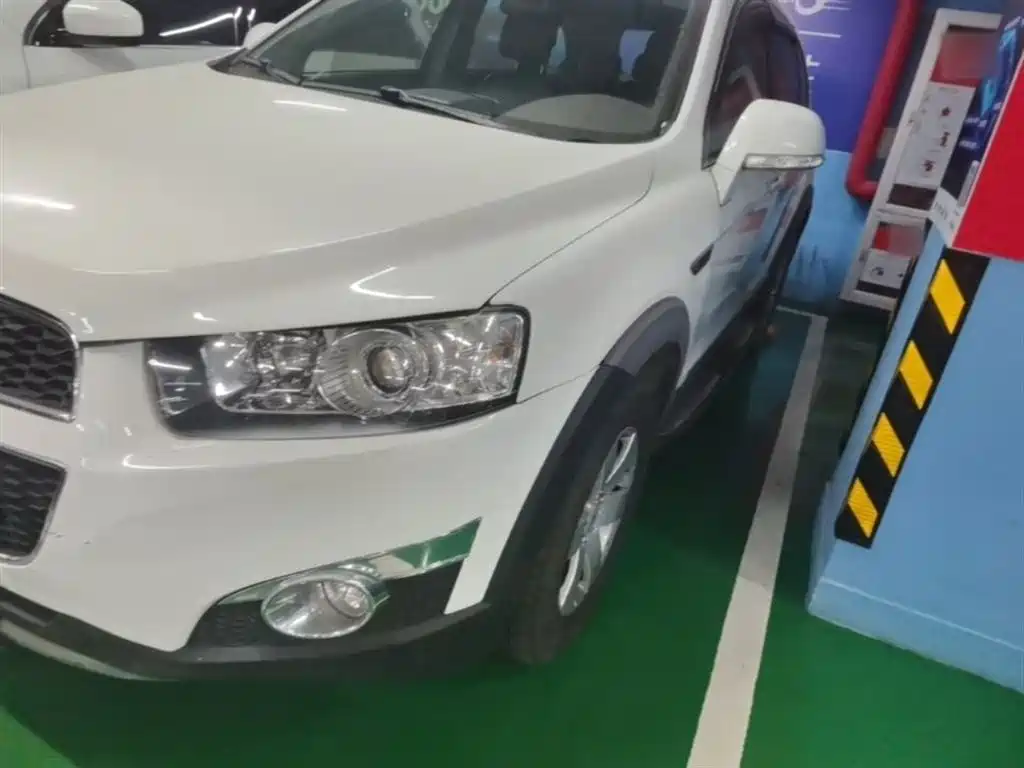 Chevrolet Captiva 2014 2.4L 2WD Urban 5-seater фото 24